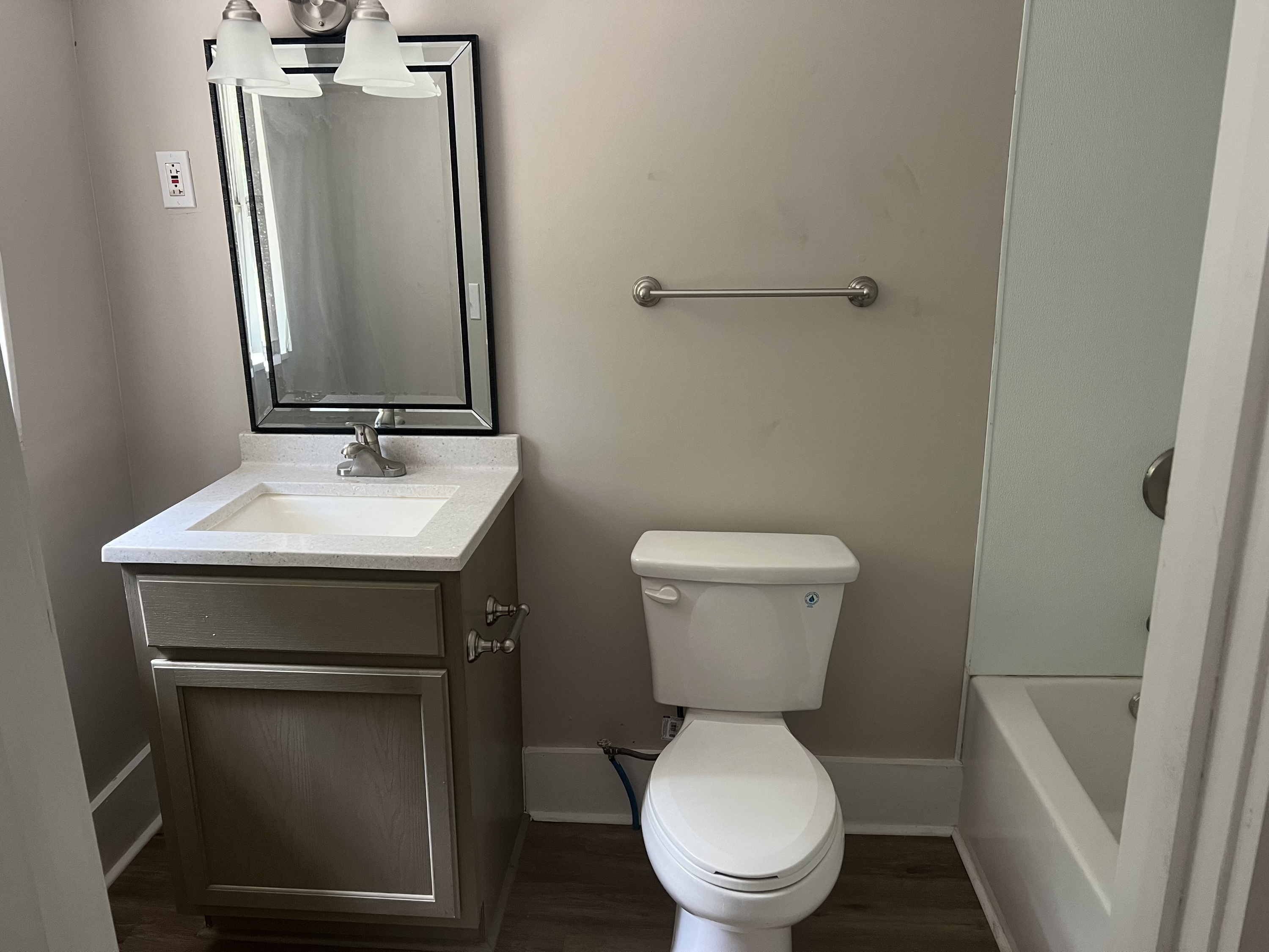 1409 Main St. - B